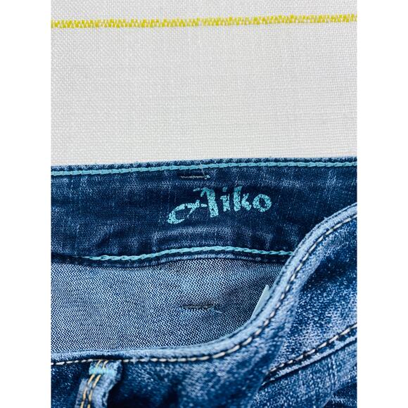 Silver Jeans Aiko Mid Rise Bootcut Jeans Distressed Women 31 Stretch 35" Inseam - Picture 8 of 9